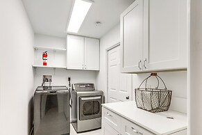 Vibrant North Palm Beach Home ~ 2 Mi to Beach!