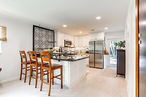 Vibrant North Palm Beach Home ~ 2 Mi to Beach!