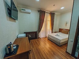 Pakhlavon Hotel