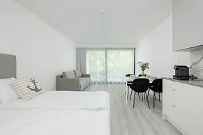 Air-conditioned Studio for 4 by Renters