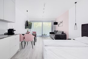 Studio With Swimming Pool by Renters