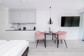 Studio With Swimming Pool by Renters
