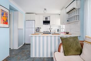 Villa With Terrace Right by the Sea in Urla