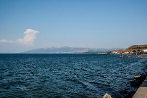 Villa With Terrace Right by the Sea in Urla