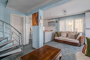 Villa With Terrace Right by the Sea in Urla