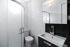 Villa With Terrace Right by the Sea in Urla