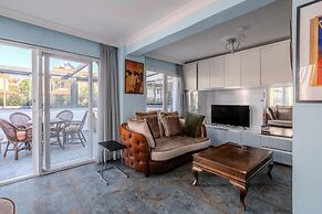 Villa With Terrace Right by the Sea in Urla