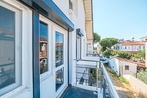 Villa With Terrace Right by the Sea in Urla