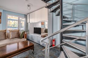 Villa With Terrace Right by the Sea in Urla