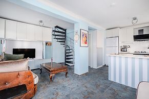 Villa With Terrace Right by the Sea in Urla