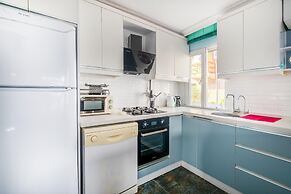 Villa With Terrace Right by the Sea in Urla