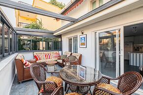 Villa With Terrace Right by the Sea in Urla