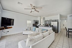 Elegant 5br Villa With Private Pool 5 Bedroom Home by RedAwning