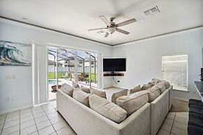 Elegant 5br Villa With Private Pool 5 Bedroom Home by RedAwning