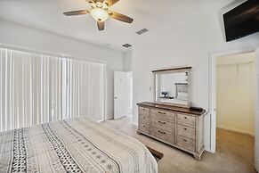 Elegant 5br Villa With Private Pool 5 Bedroom Home by RedAwning