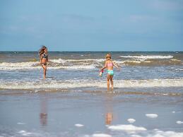 Chalet on a Holiday Park 3.5 km From the Beach