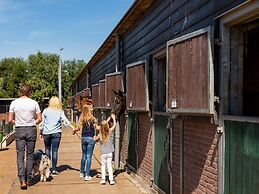 Chalet in a Holiday Park, 18 km. From Rotterdam