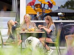 Chalet in a Holiday Park, 18 km. From Rotterdam