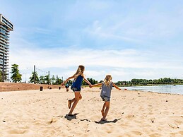 Chalet in a Holiday Park, 18 km. From Rotterdam