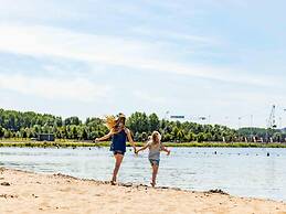 Chalet in a Holiday Park, 18 km. From Rotterdam