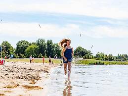 Chalet in a Holiday Park, 18 km. From Rotterdam