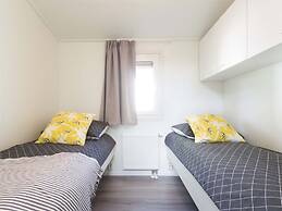 Chalet in a Holiday Park, 18 km. From Rotterdam