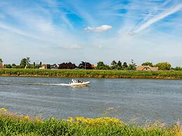 Chalet in a Holiday Park, 18 km. From Rotterdam