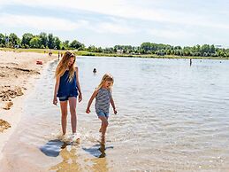 Chalet in a Holiday Park, 18 km. From Rotterdam