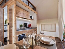 Tent Lodge With Bathroom and Airco, Near a Lake
