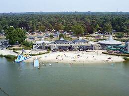 Tent Lodge With Bathroom and Airco, Near a Lake