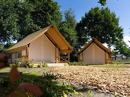 Tent Lodge With Bathroom and Airco, Near a Lake