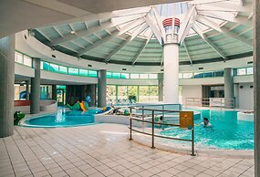 Tent Lodge With Bathroom and Airco, Near a Lake