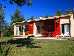 Tidy Bungalow on a Green Domain