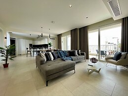 Bugibba Square Seafront LUX Apartments