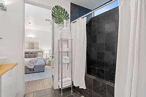 2BR Designer Condo East Downtown Austin
