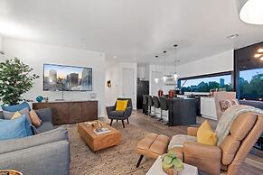 2BR Designer Condo East Downtown Austin