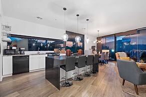 2BR Designer Condo East Downtown Austin