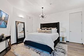 2BR Designer Condo East Downtown Austin