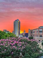 2BR Designer Condo East Downtown Austin