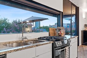 2BR Designer Condo East Downtown Austin