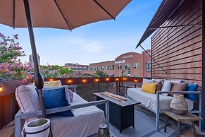 2BR Designer Condo East Downtown Austin