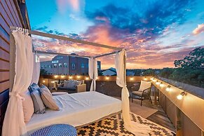 2BR Designer Condo East Downtown Austin