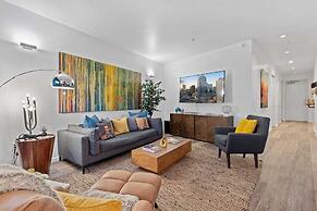 2BR Designer Condo East Downtown Austin