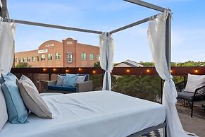 2BR Designer Condo East Downtown Austin