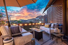 2BR Designer Condo East Downtown Austin