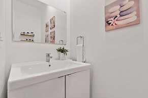 2BR Designer Condo East Downtown Austin