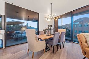 2BR Designer Condo East Downtown Austin