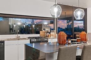 2BR Designer Condo East Downtown Austin