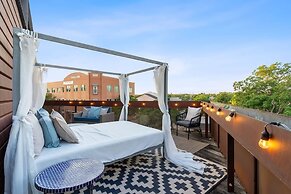 2BR Designer Condo East Downtown Austin