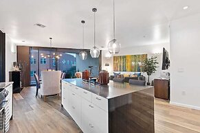 2BR Designer Condo East Downtown Austin